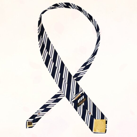 Donald J. Trump Signature Collection 100% Silk DarkBlue Navy Gray Silver NeckTie - Picture 2 of 10